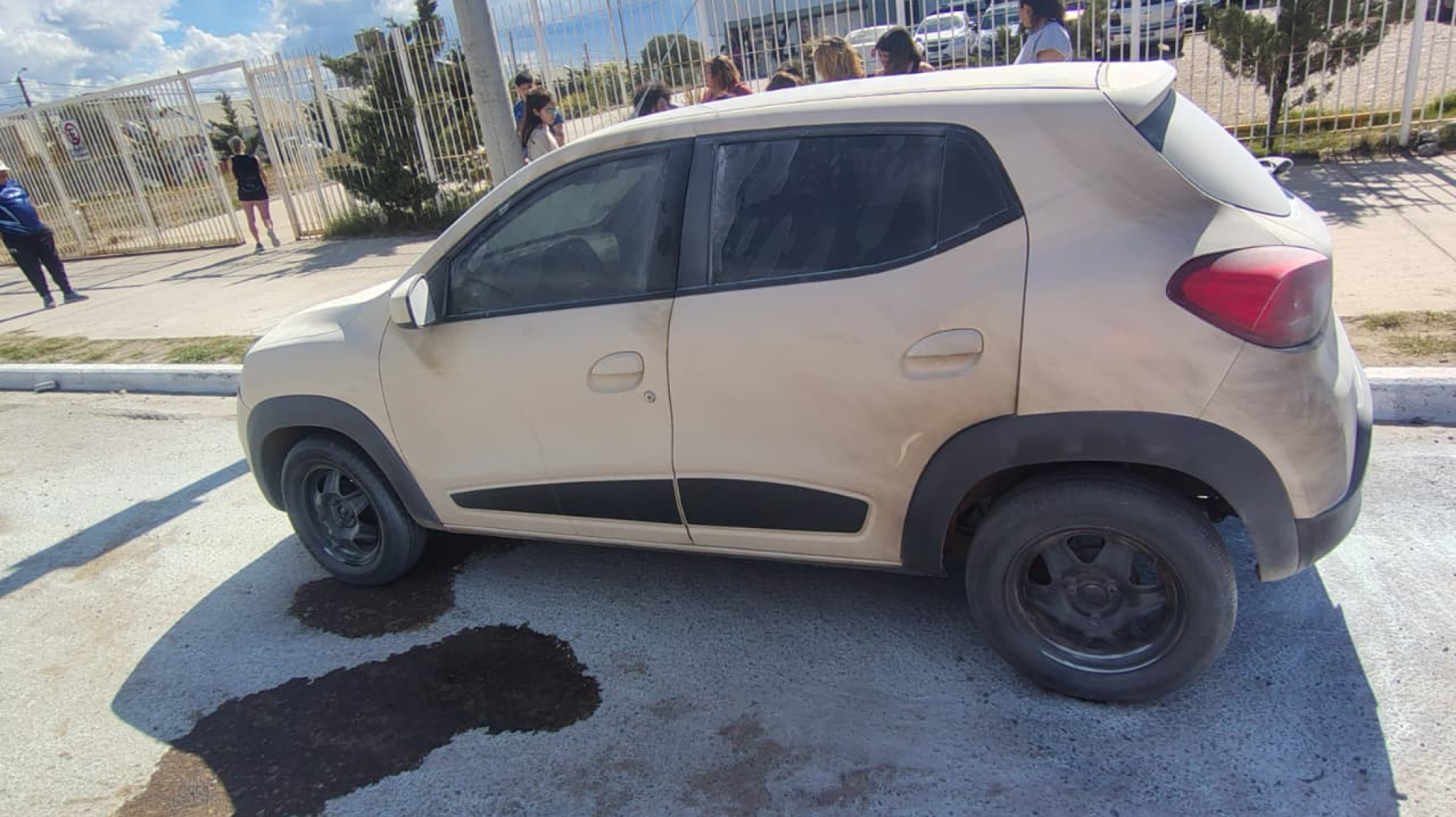 Gimnasio 4 de Standart Norte: quemaron un auto durante una clase de zumba
