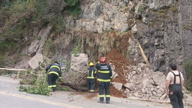Alerta en la Patagonia: corte total en la Ruta 40 por un desmoronamiento en Villa La Angostura