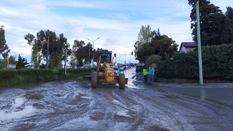 El Municipio refuerza las tareas preventivas en distintos puntos de la ciudad ante la vigencia del alerta amarillo por lluvias