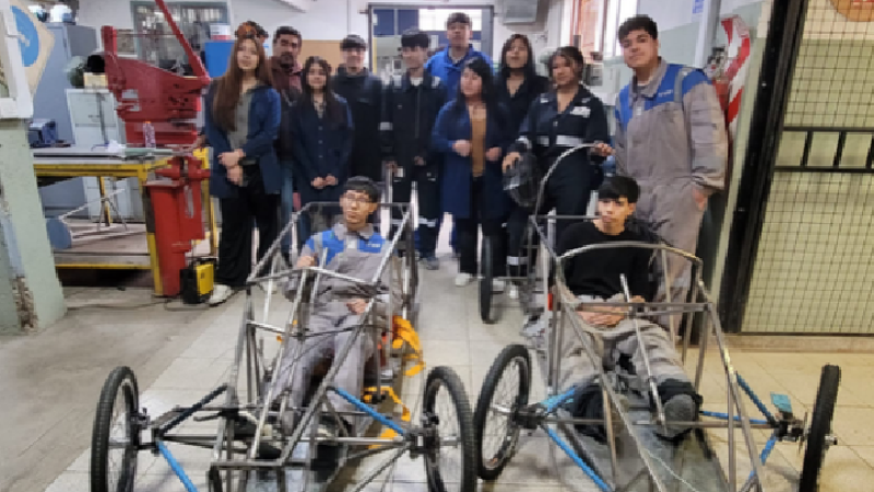 De Comodoro a una competencia nacional: alumnos de la Escuela 749 construyen dos autos eléctricos y piden el apoyo de la ciudad