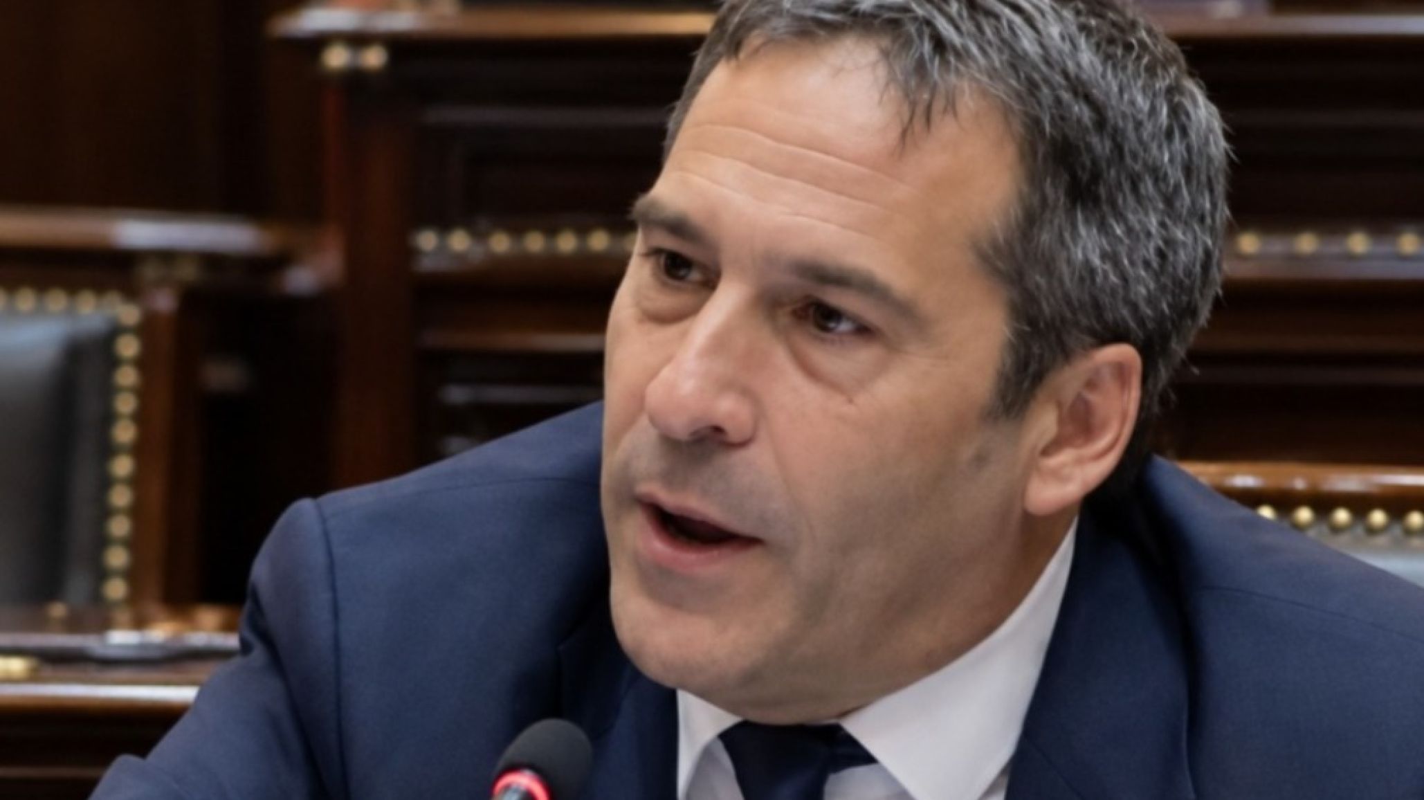 Luque: "La gente se endeuda para comer y el Gobierno le responde que tiene que aprender a manejar la plata"