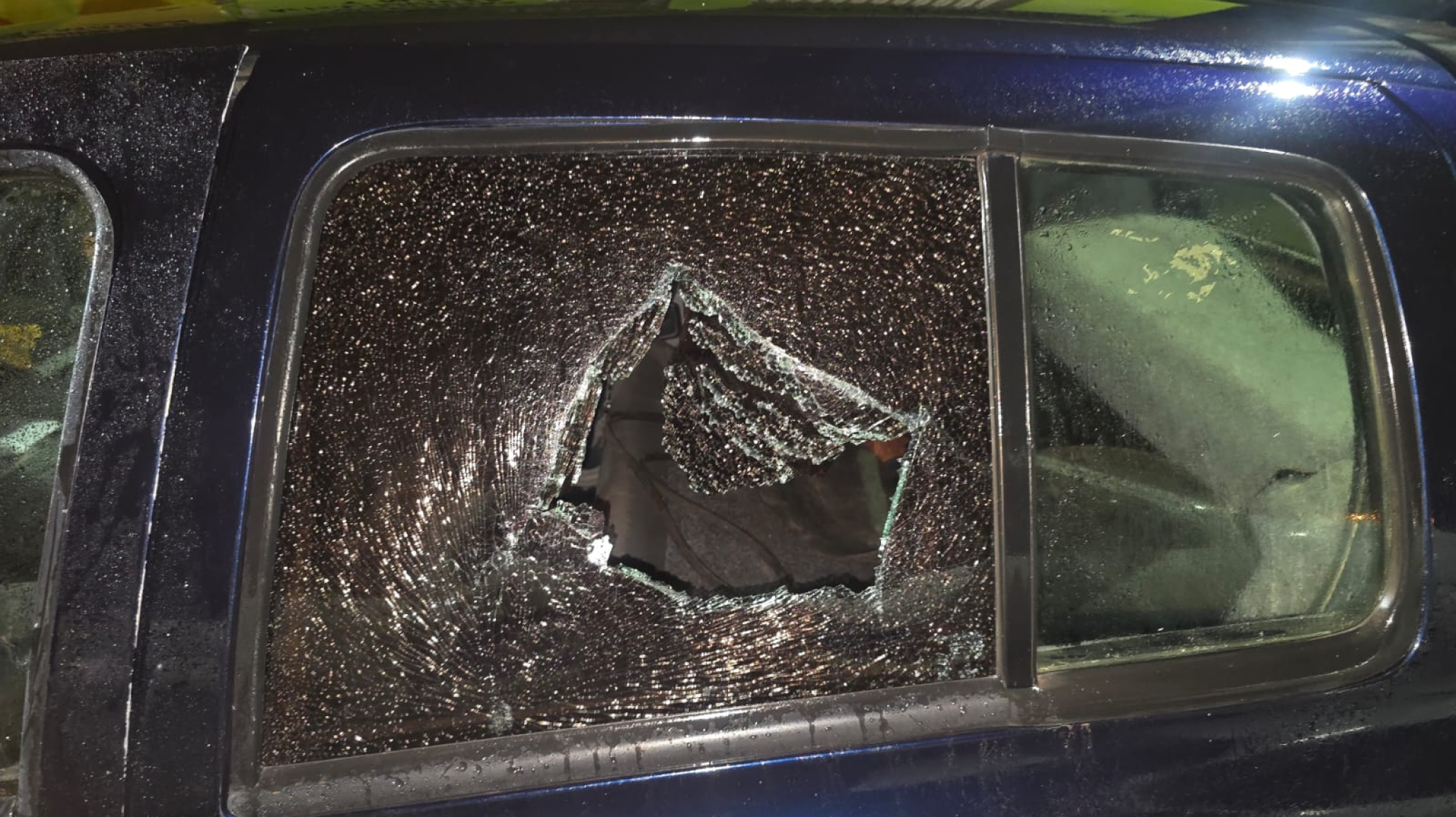Intentó llevarse la rueda de auxilio de un auto, escapó a pie y terminó detenido