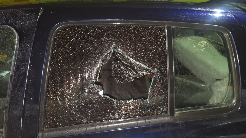 Intentó llevarse la rueda de auxilio de un auto, escapó a pie y terminó detenido
