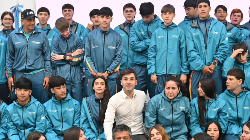 Chubut rumbo a los Juegos de la Araucanía: Torres recibió a los deportistas que competirán en Chile