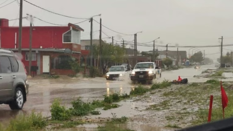 Las lluvias ya acumulan 20 milímetros en Comodoro: Defensa Civil anticipó a qué hora podrían terminar