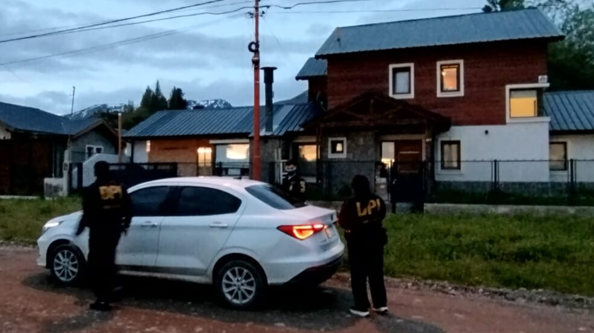La casa del horror en Esquel: laboratorios, heladeras etiquetadas y la extraña vida del bioquímico negacionista