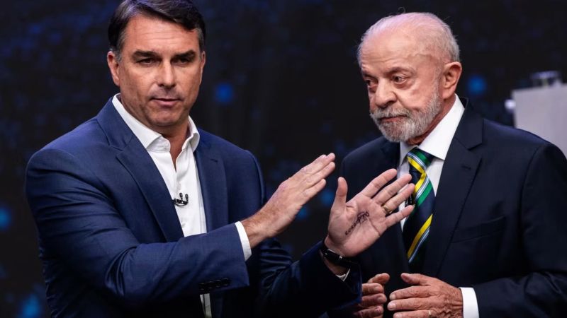 Balotaje en Brasil: Flávio Bolsonaro votó y aseguró que "llegó el tiempo de cambiar"
