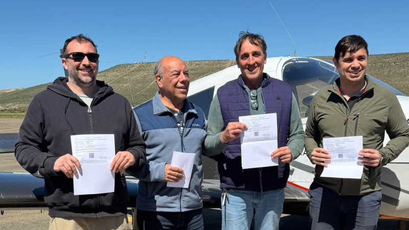 ¡Sueño cumplido! Cuatro alumnos del Aeroclub Comodoro recibieron sus alas y lo celebraron con un asado