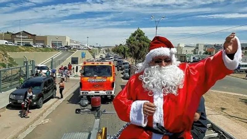 Los Bomberos de Comodoro lanzaron una colecta de golosinas para que Papá Noel vuelva a recorrer los barrios en Navidad