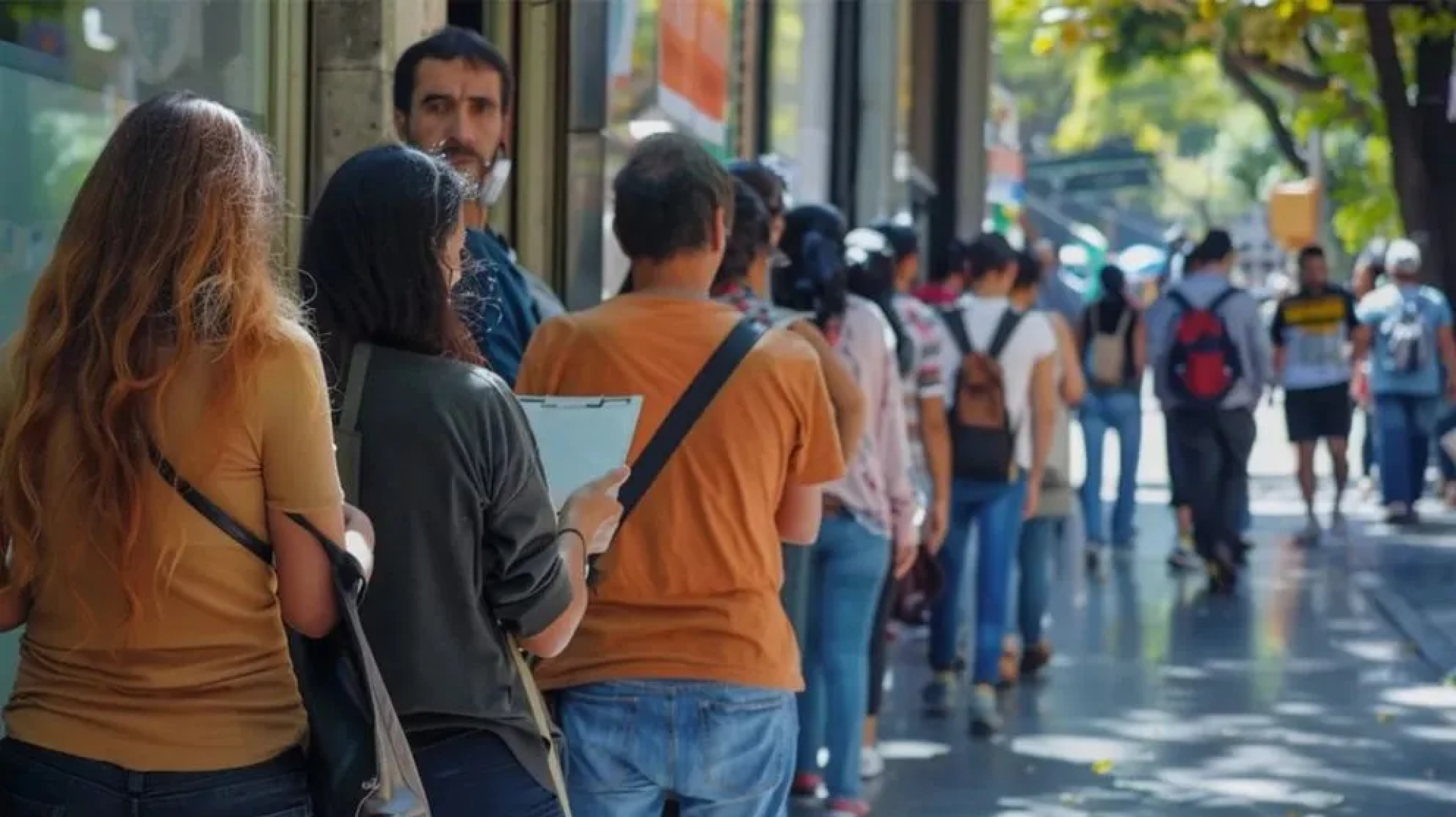 El empleo privado formal lleva 14 meses consecutivos en caída y retrocedió a niveles de 2014