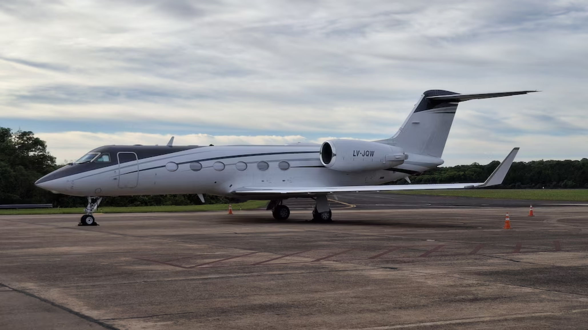 Se frustró un vuelo privado a EE.UU. desde Iguazú: investigan si Flávio Bolsonaro intentaba salir de Brasil pese a la prohibición judicial