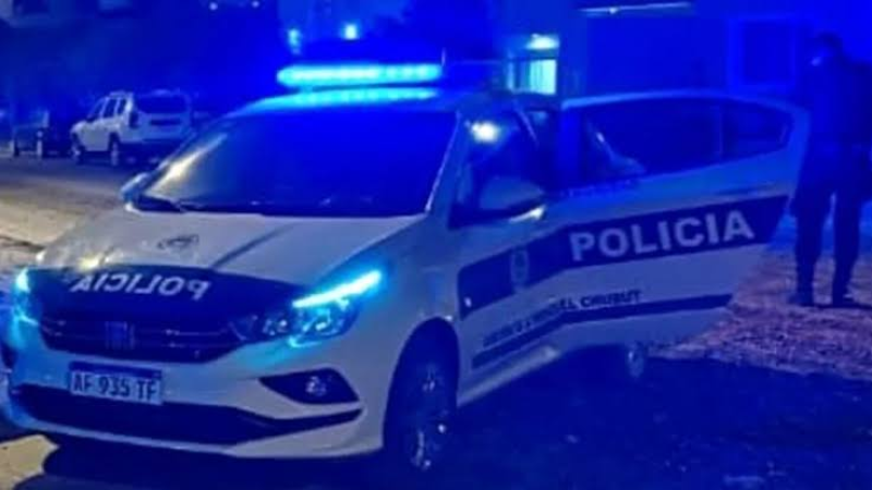 Dos menores fueron demorados tras una pelea en una plaza y una adolescente tenía un arma blanca
