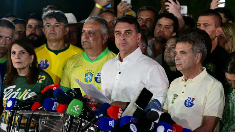¿Dónde está Flávio Bolsonaro? Entre una posible huida por Misiones y un vuelo fantasma a Miami