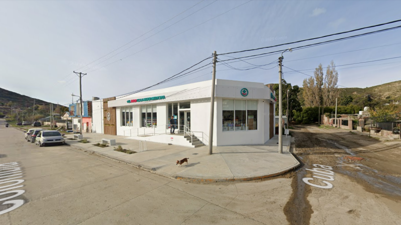 Robo en una Farmacia Social: cosméticos, fuga y un arsenal imprevisto
