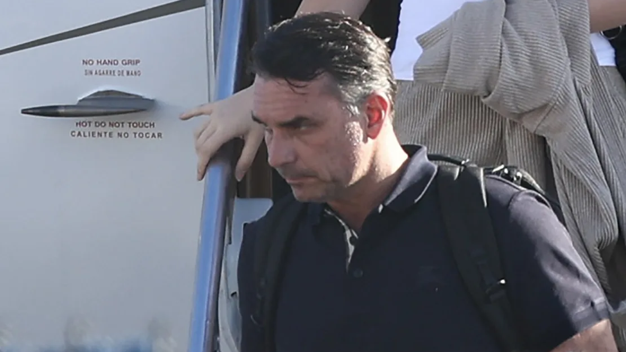 Un pasaporte italiano, DNI y un avión privado: los detalles de la fuga de Bolsonaro hacia EE.UU a través de Argentina