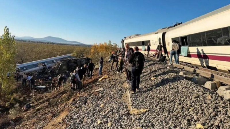 Tragedia en España: una falla informática y una orden fatal provocaron el choque frontal de dos trenes