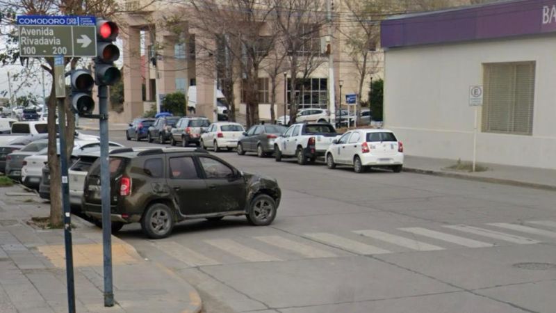 Dos adolescentes de 15 años atacaron a policías en pleno centro de Comodoro