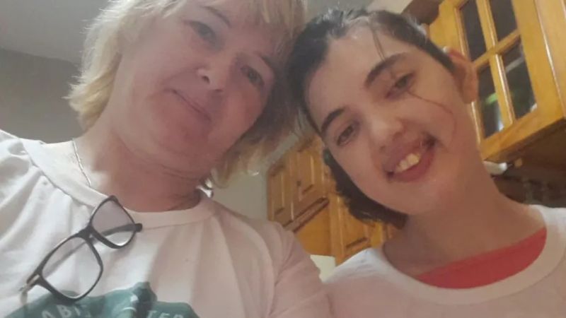 De luchar por la salud de su hija a impulsar una ley en Chubut: la historia de Berta Thachek y el pedido que aún mantiene