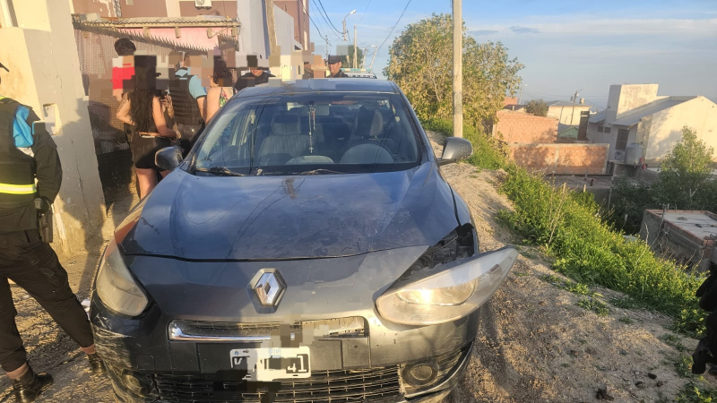 Evadió un control policial en Comodoro, casi atropelló a los efectivos y terminó detenido tras una persecución