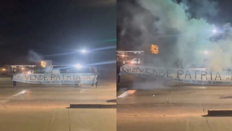 "Que Caputo no pueda dormir en paz": jóvenes protestaron con bengalas y petardos frente a la casa del ministro de Economía
