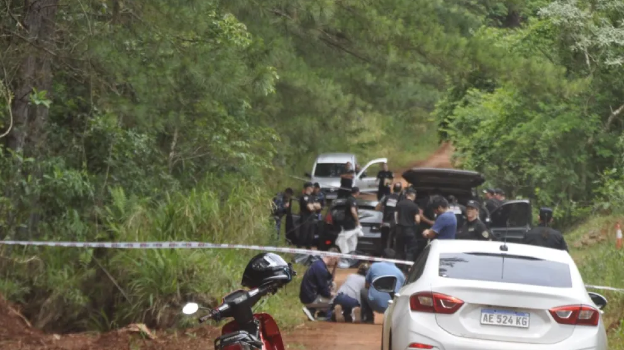 La escena más cruel en Misiones: hallaron a una pareja asesinada en un auto y a su hijito de dos años durmiendo atrás