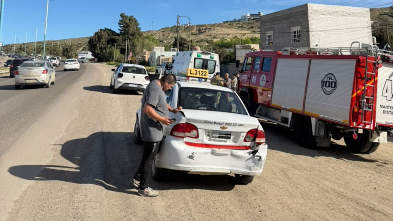 Siniestro vial en Ruta 3: demoras leves, tres autos involucrados y control médico en el lugar