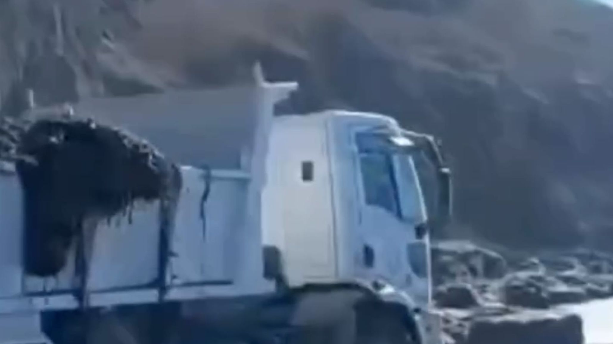 Mrla: "Peralta deberá explicar por qué ensucia la costa de Comodoro a camionadas"