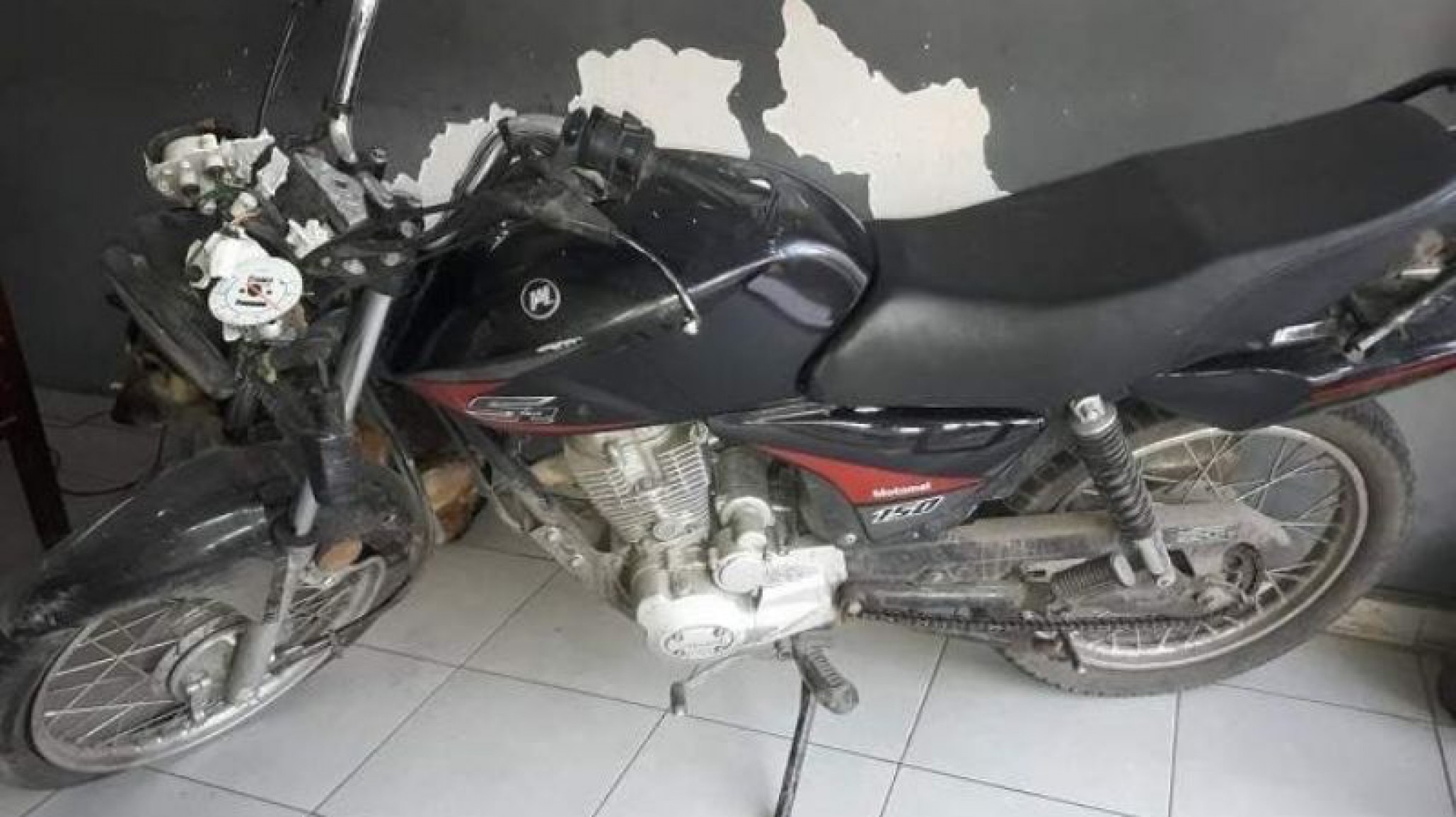 Motociclista muerto tras chocar contra un paredón