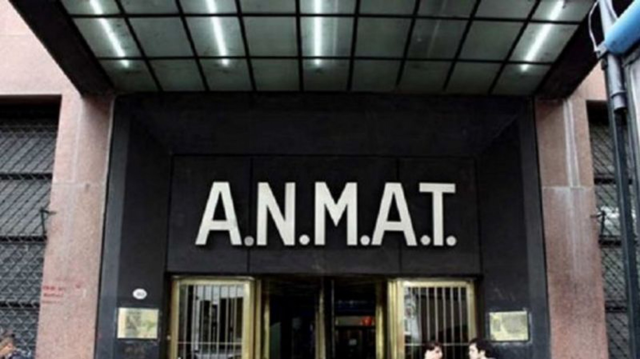 La ANMAT prohibió la venta de una marca de cerveza