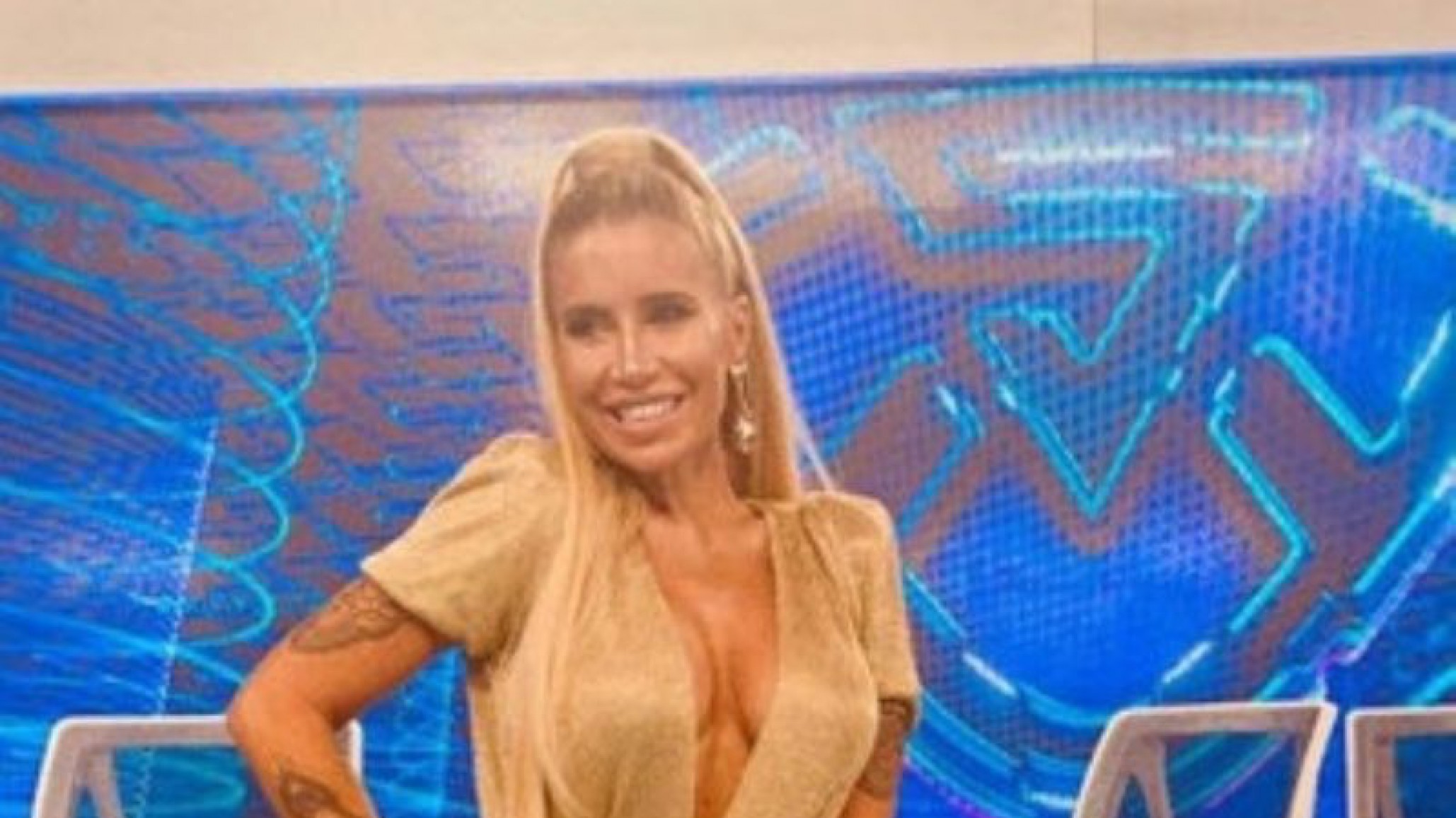 Flor Peña sorprendió con una foto pero esta vez ¡vestida!