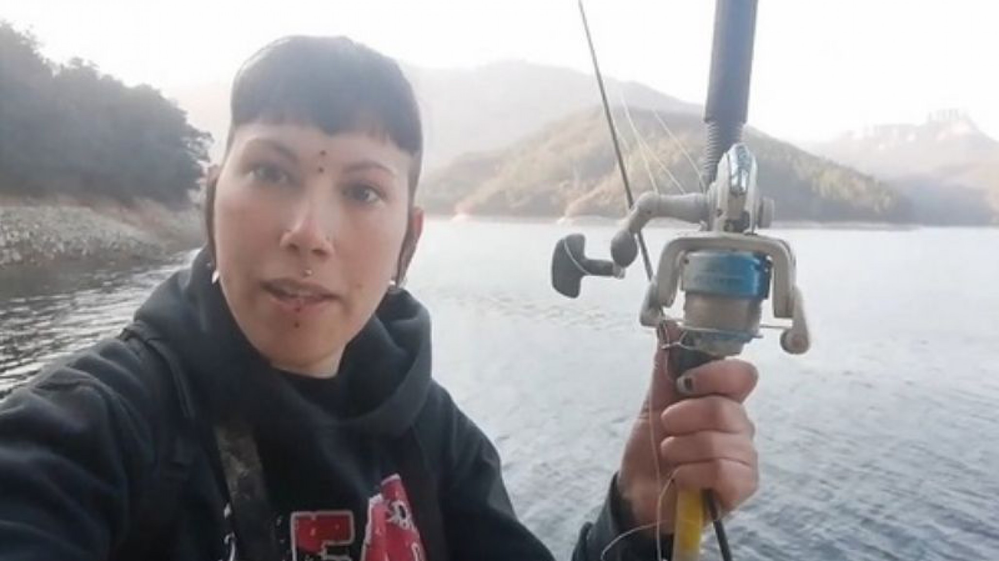 Video: después de denunciar la violación de gallinas, reaparece la vegana que es viral en España