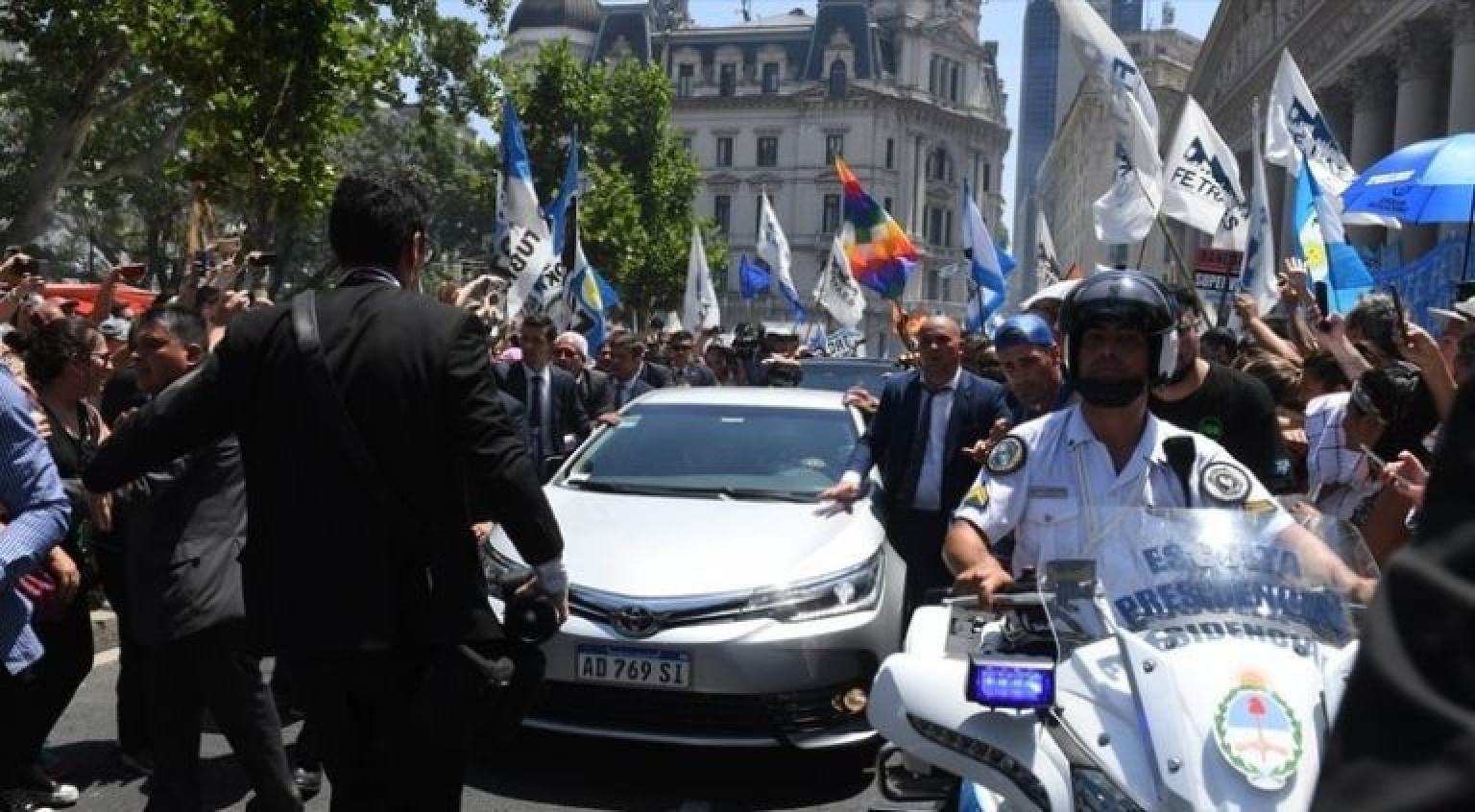 ¡Particular! Alberto Fernández eligió un auto ”mediano” para ir a su asunción