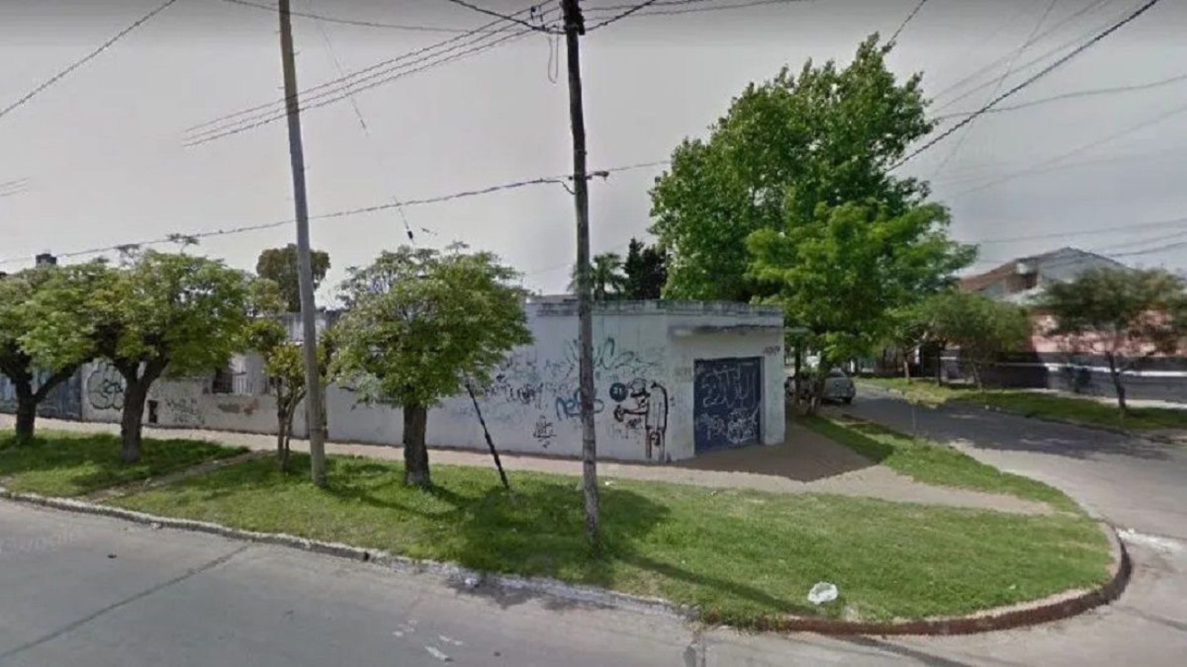 Asesinan a un hombre de un disparo en la puerta de su casa