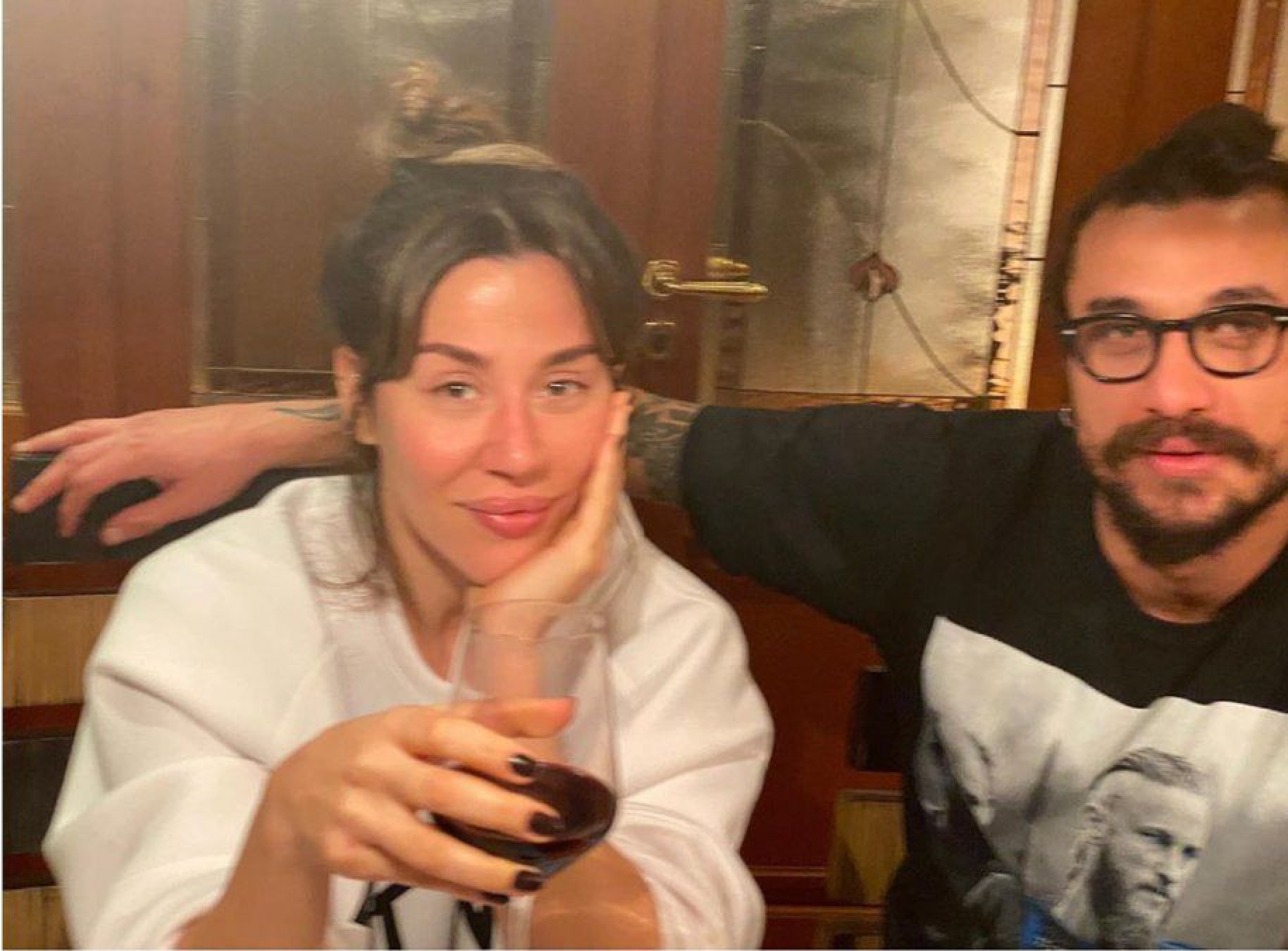 Jimena Barón entró a la habitación de Daniel Osvaldo y se tentó con lo que encontró