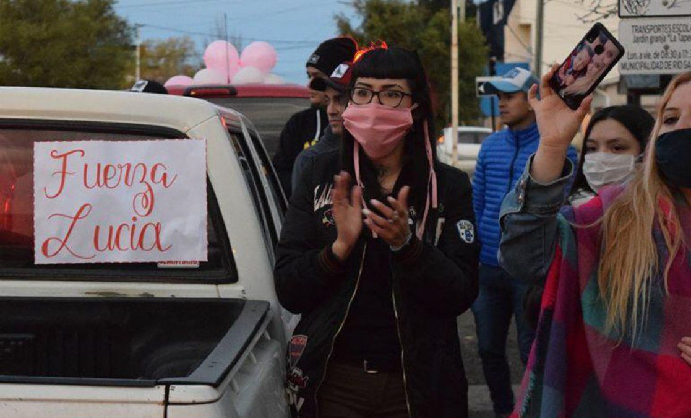 Marcha y bocinazo por una maestra jardinera que fue abusada en un hospital