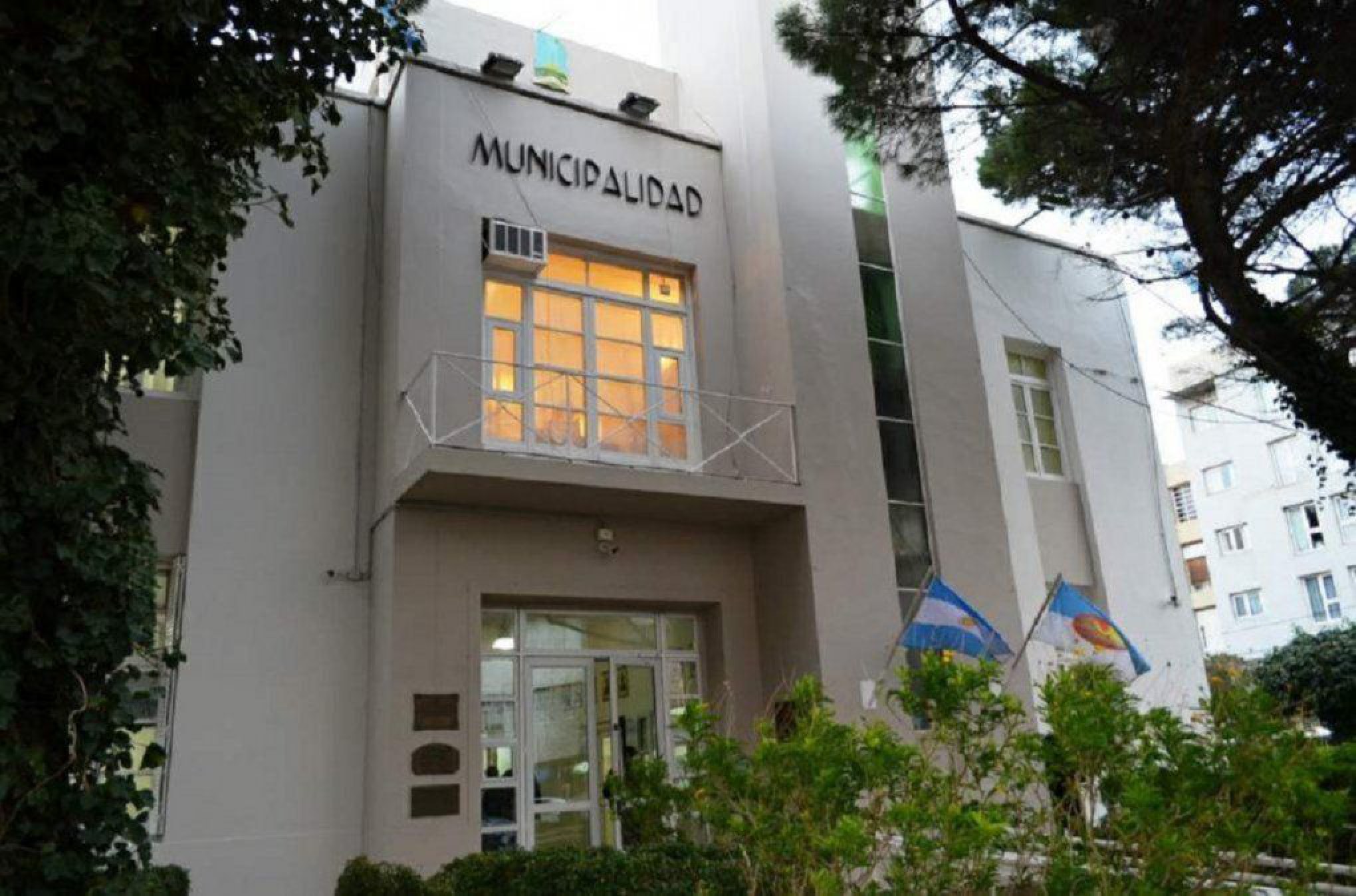 Luque visitó la sede social del barrio Restinga Alí