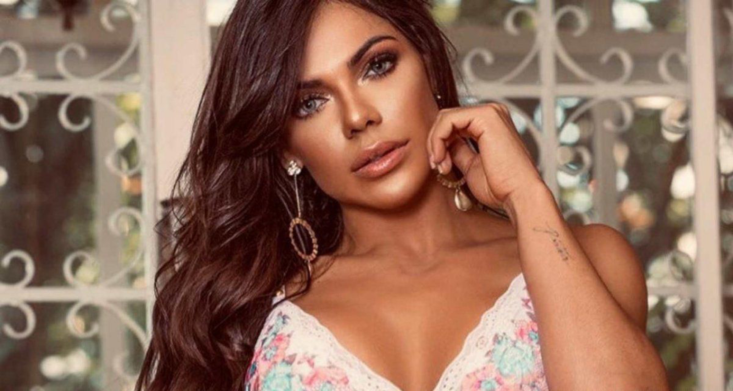 Suzy Cortez dio los buenos días usando solamente unas medias de red