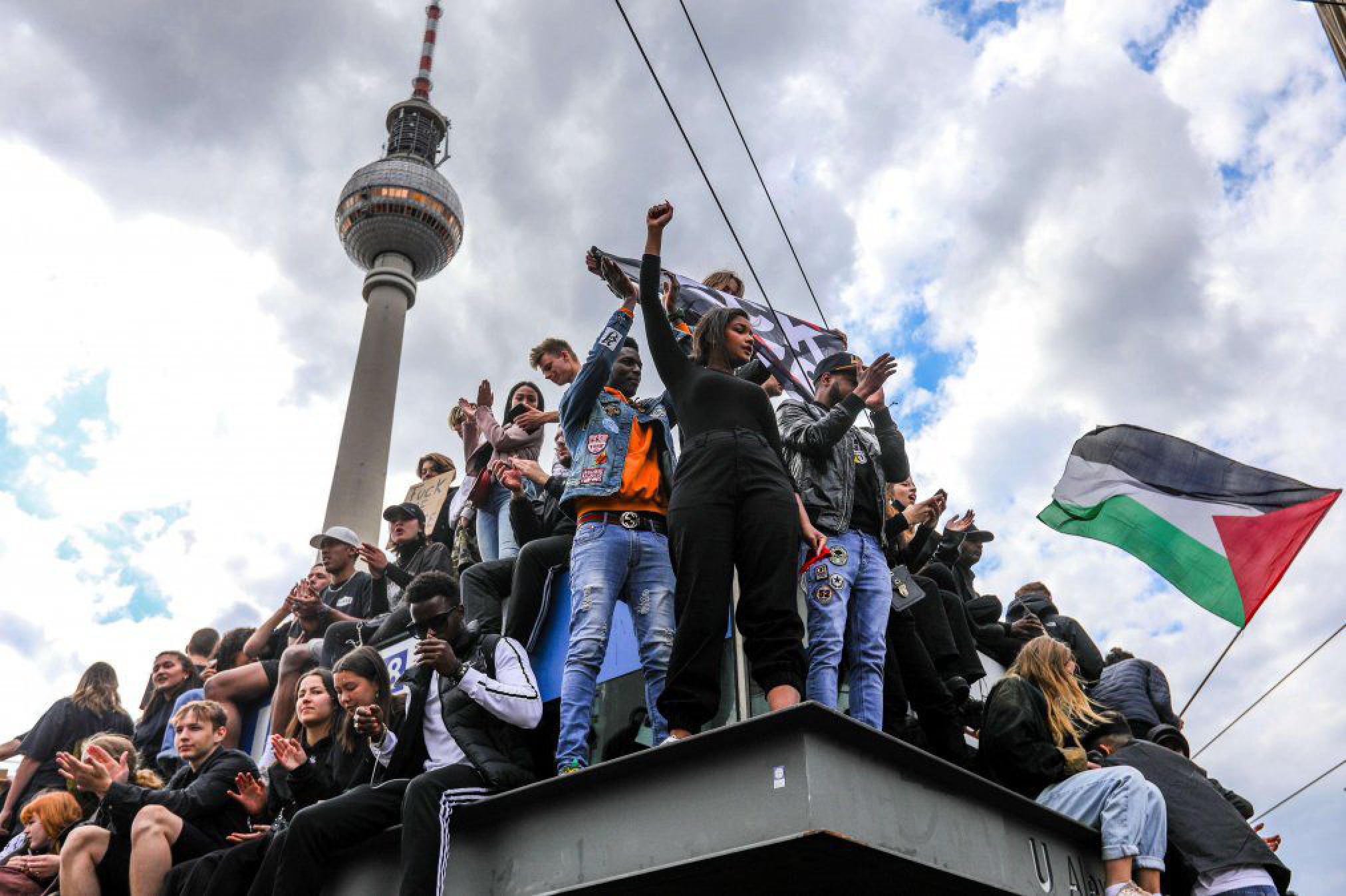 Protestas por la muerte de George Floyd explotan en Europa