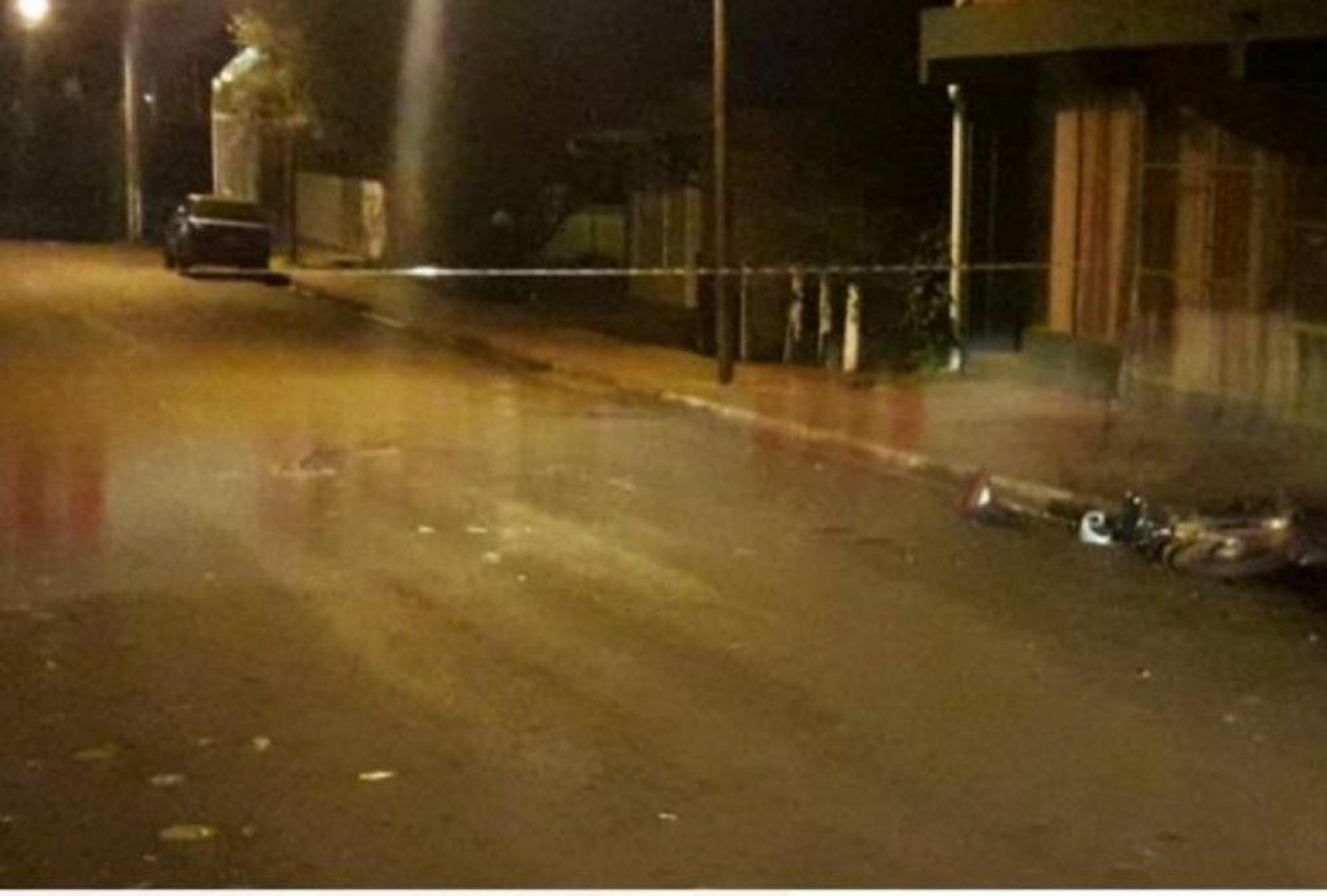 Misiones: iban 3 en una moto, despitaron y uno falleció