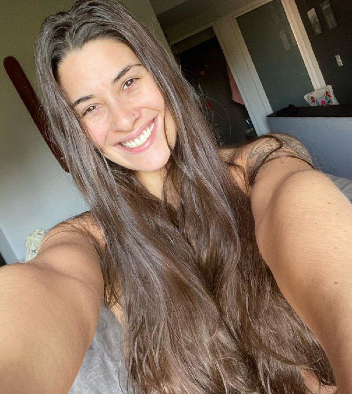 Ivana Nadal cubierta sólo con su pelo: ”Transpirada y feliz”