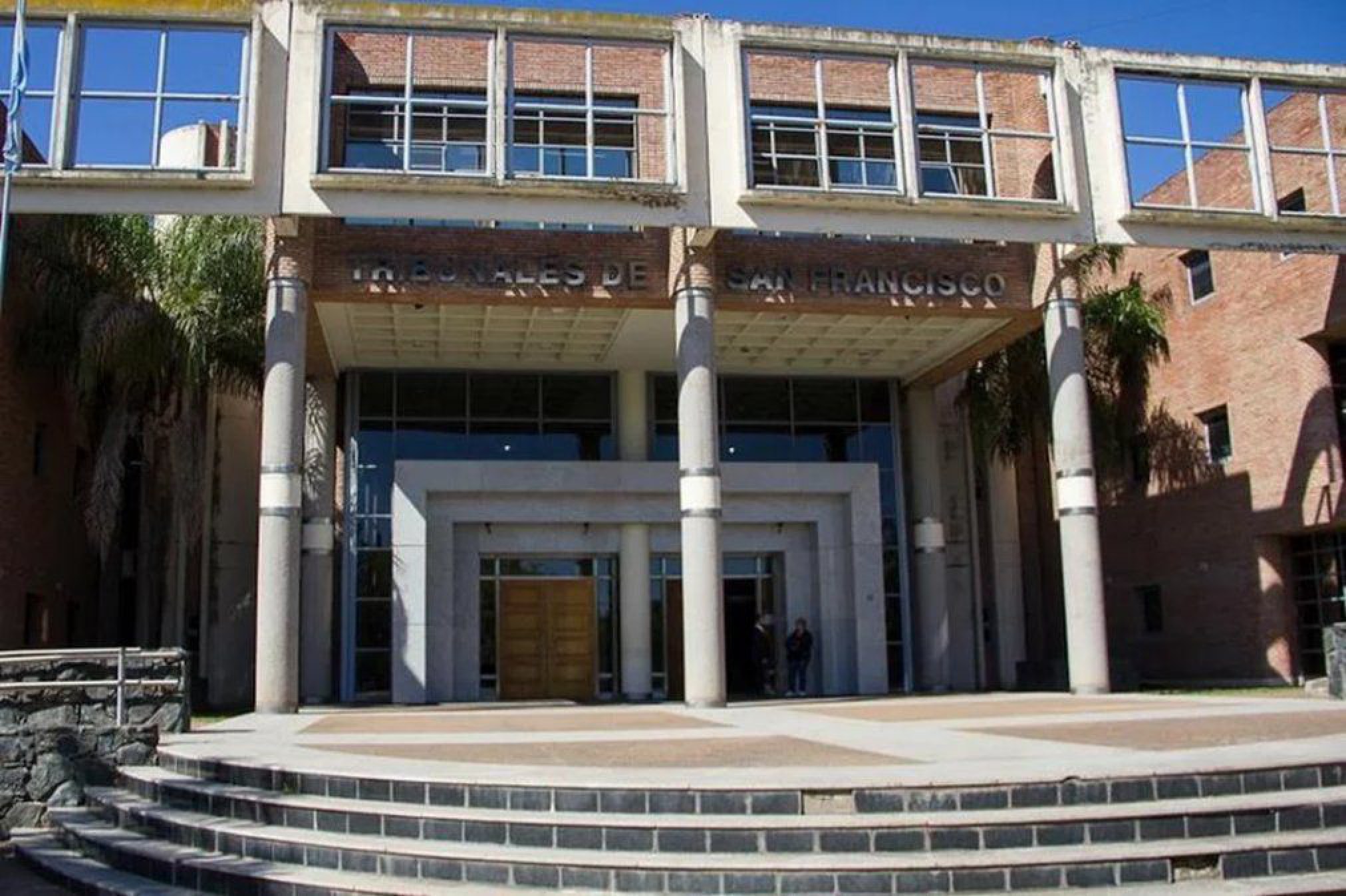 “Educaba sexualmente” a su hija: abusó de ella por 10 años