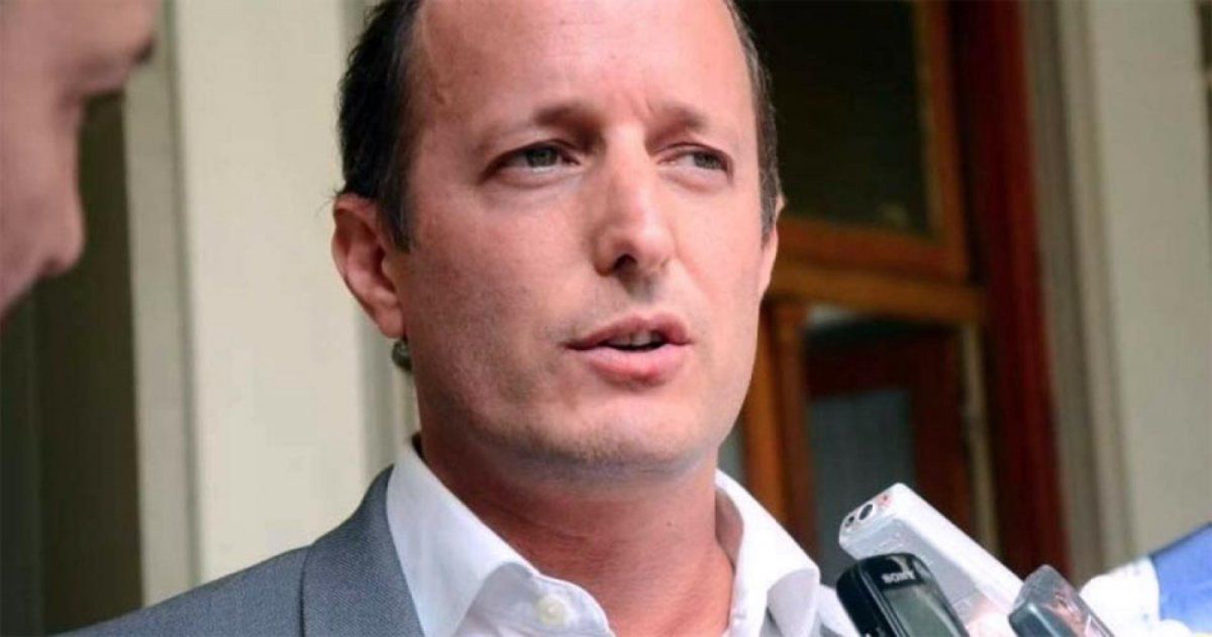 Martín Insaurralde continúa mejorando