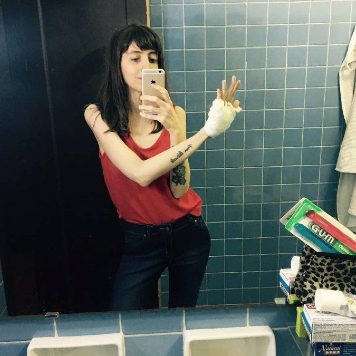 Florencia Kirchner se fotografía: ”un autoretrato de cadáver tropical”