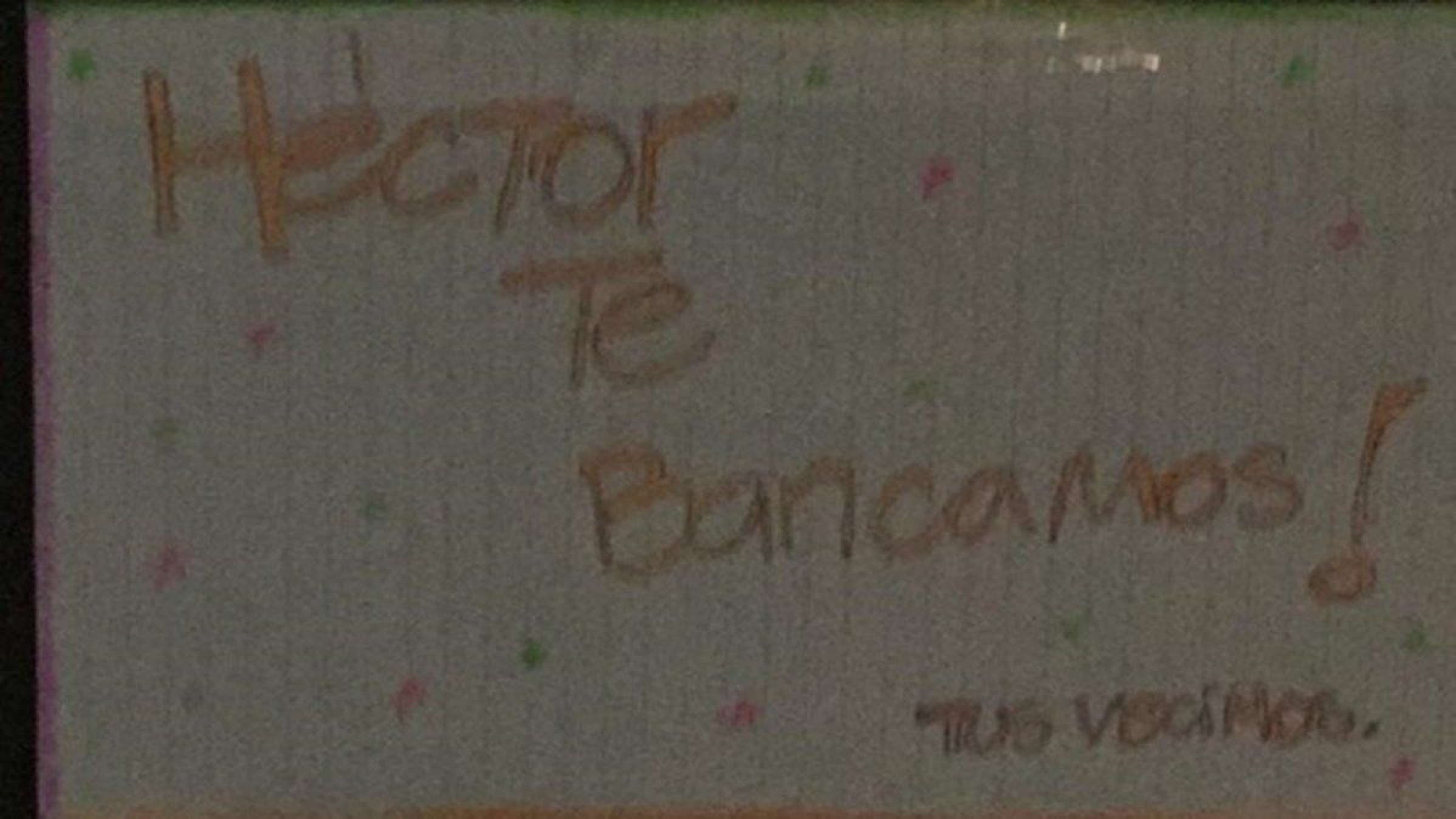 Indignante cartel para un enfermero: “Andate del edificio”
