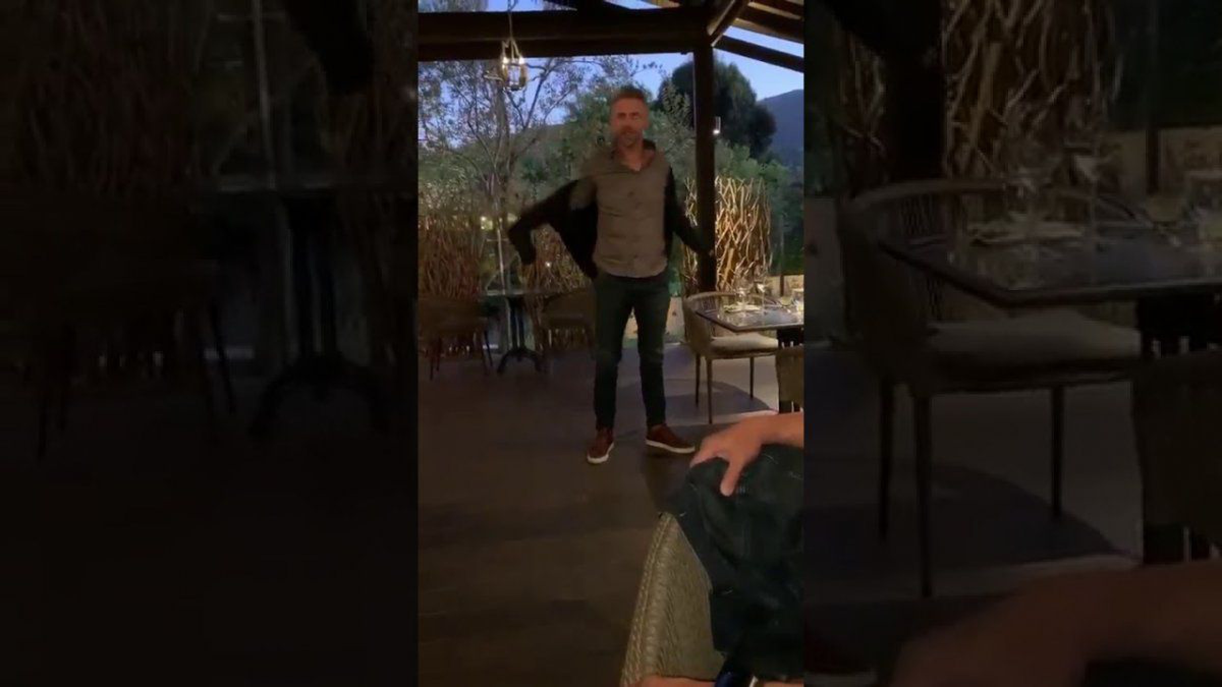 Moza echó a empresario racista y le dieron 80.000 de propina