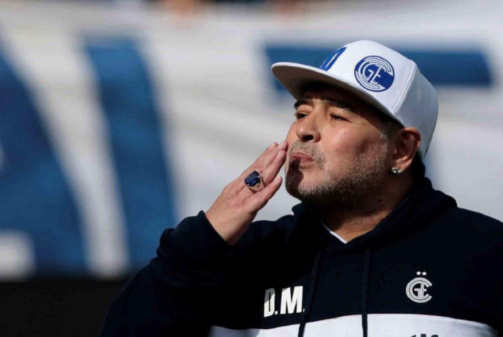 Maradona: “Macri se robó todo y no le dejó un peso al nuevo Estado Nacional”