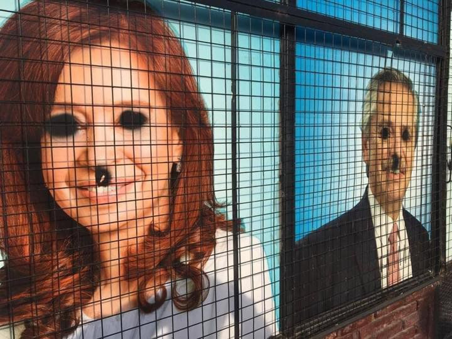 Ateneo Néstor Kirchner sufrió actos vandálicos y culpó a los dirigentes de Juntos por el Cambio