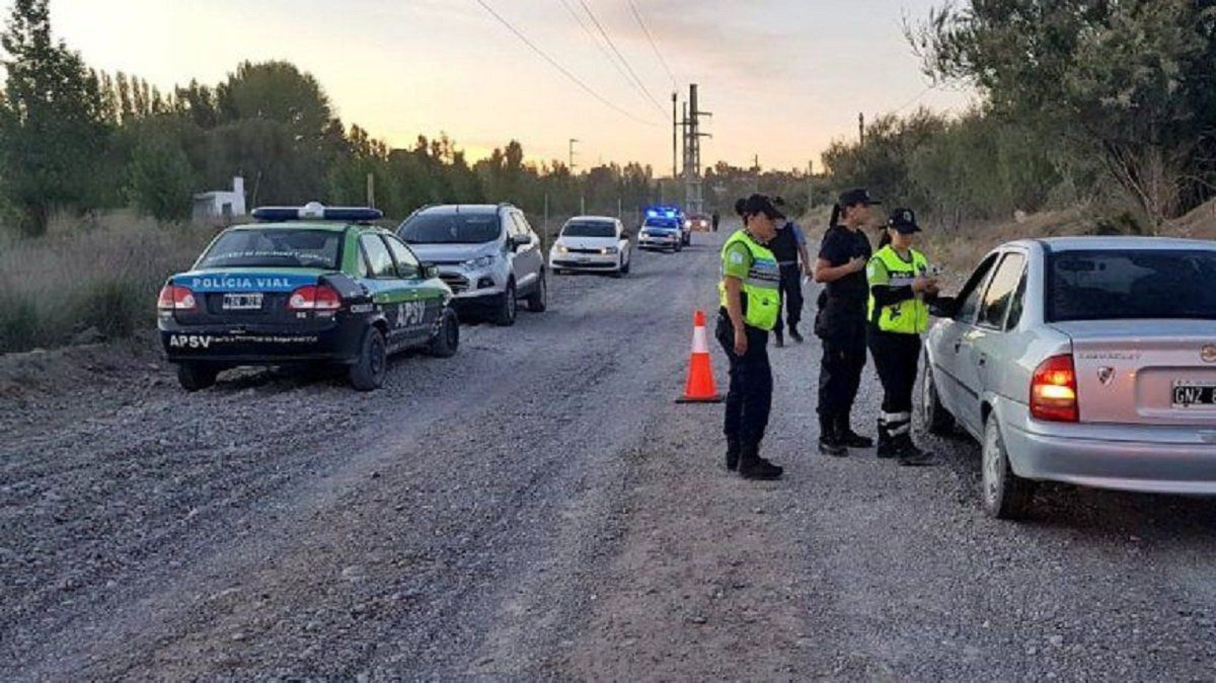 Controles policiales en Sarmiento culminaron con 3 menores demorados y 2 vehículos secuestrados