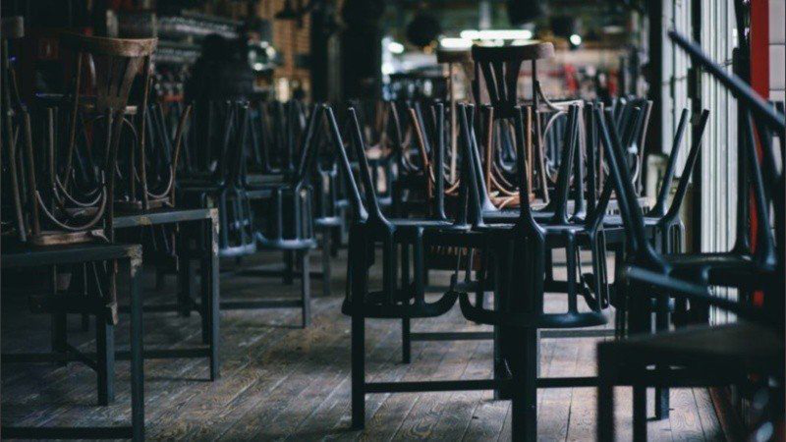 “No más sillas al revés”: La campaña de bares y restaurantes