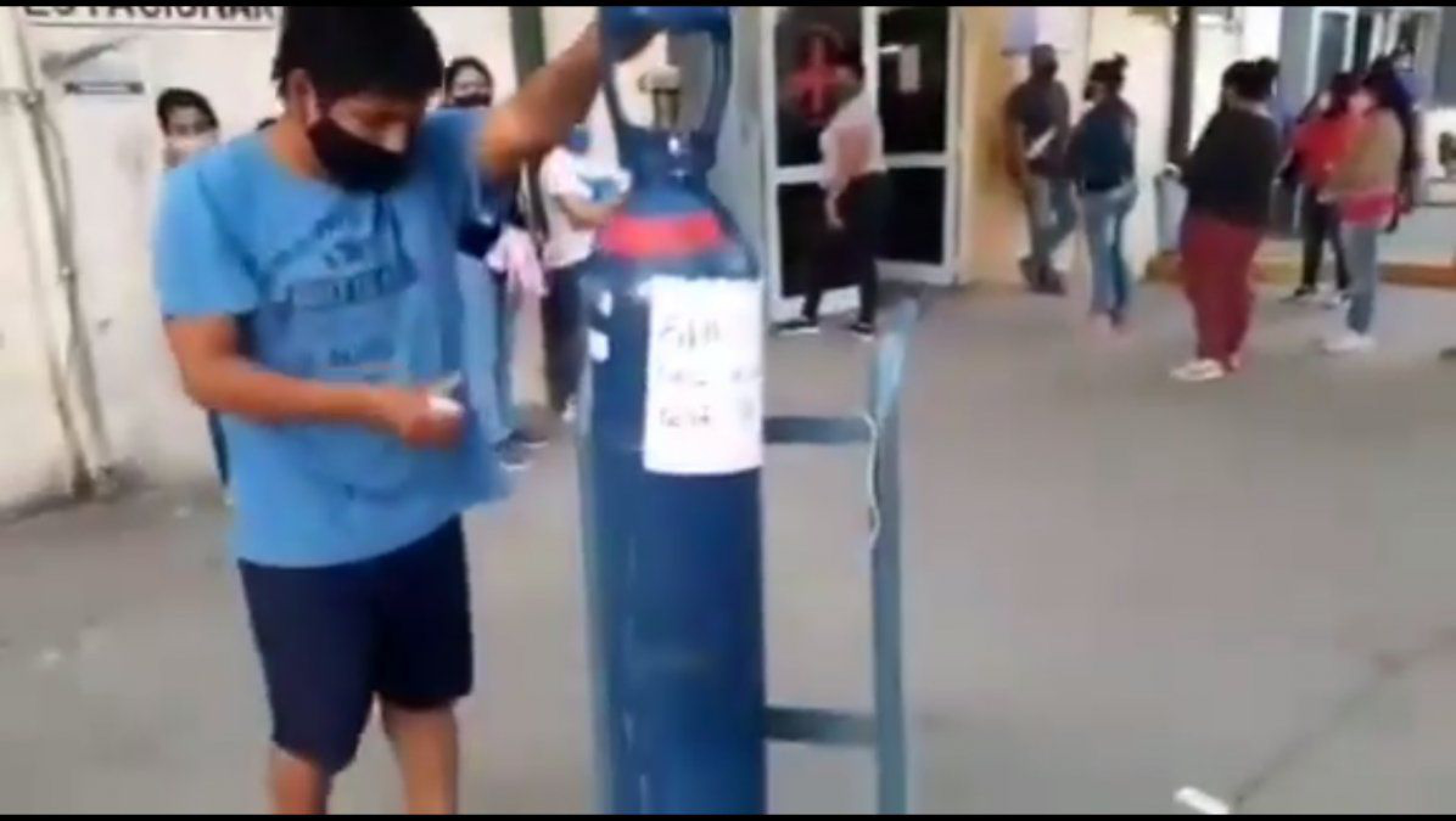 Mujer denuncia que “le sacaron el oxígeno” a su mamá con coronavirus